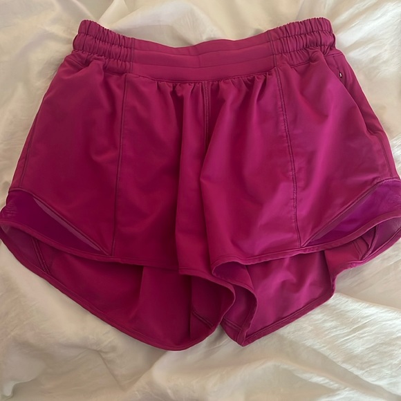 ripened raspberry 4" low rise hotty hots lululemon shorts - Picture 1 of 2